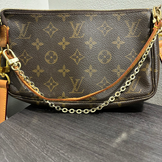 #244 LOUIS VUITTON Pochette