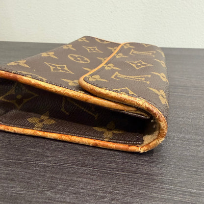 #3213 LOUIS VUITTON Monogram Pochette