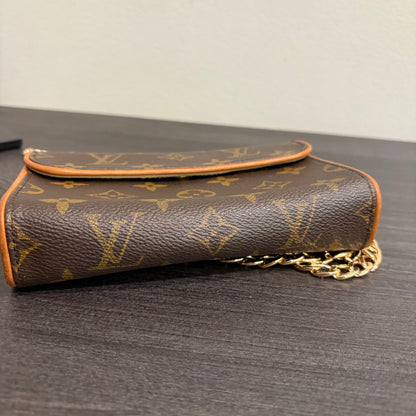 #3212 LOUIS VUITTON Monogram Pochette