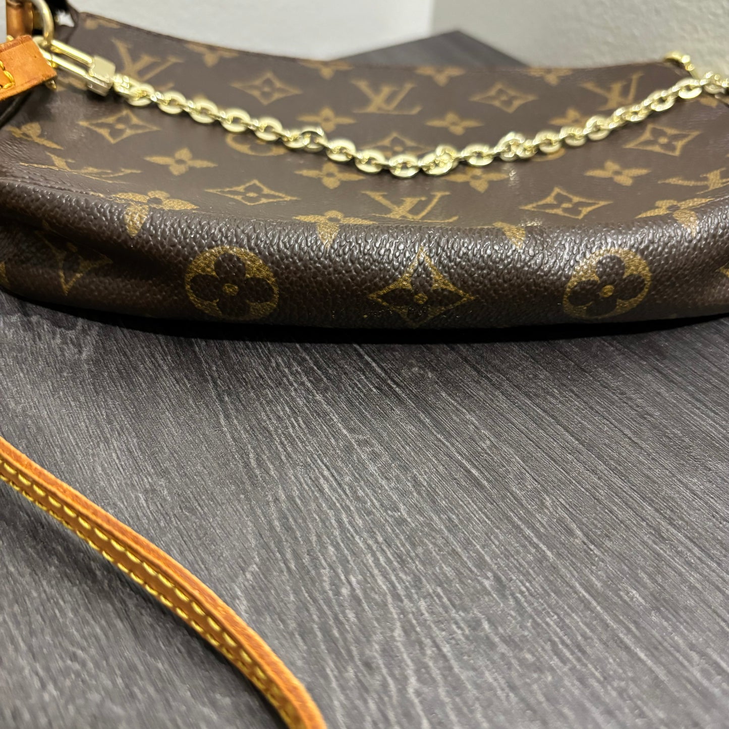 #236 LOUIS VUITTON Pochette