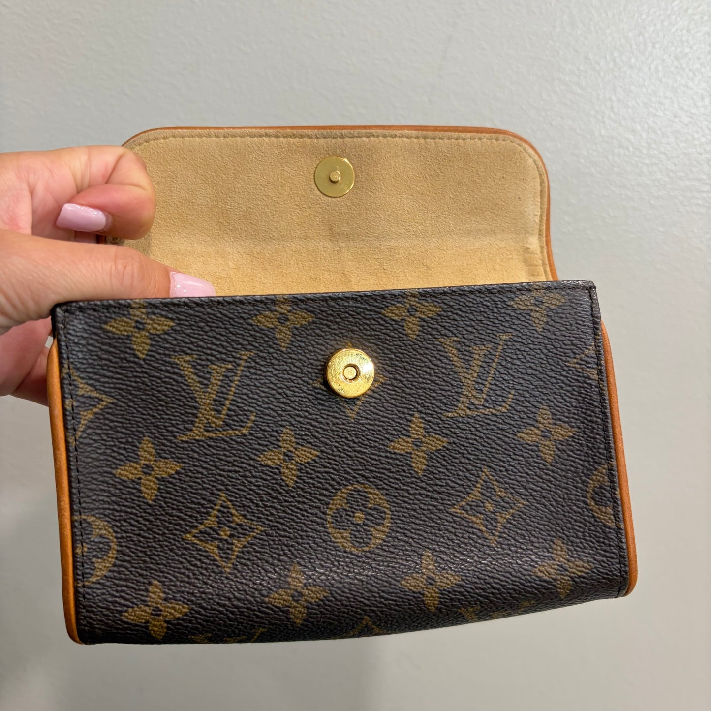 #3212 LOUIS VUITTON Monogram Pochette