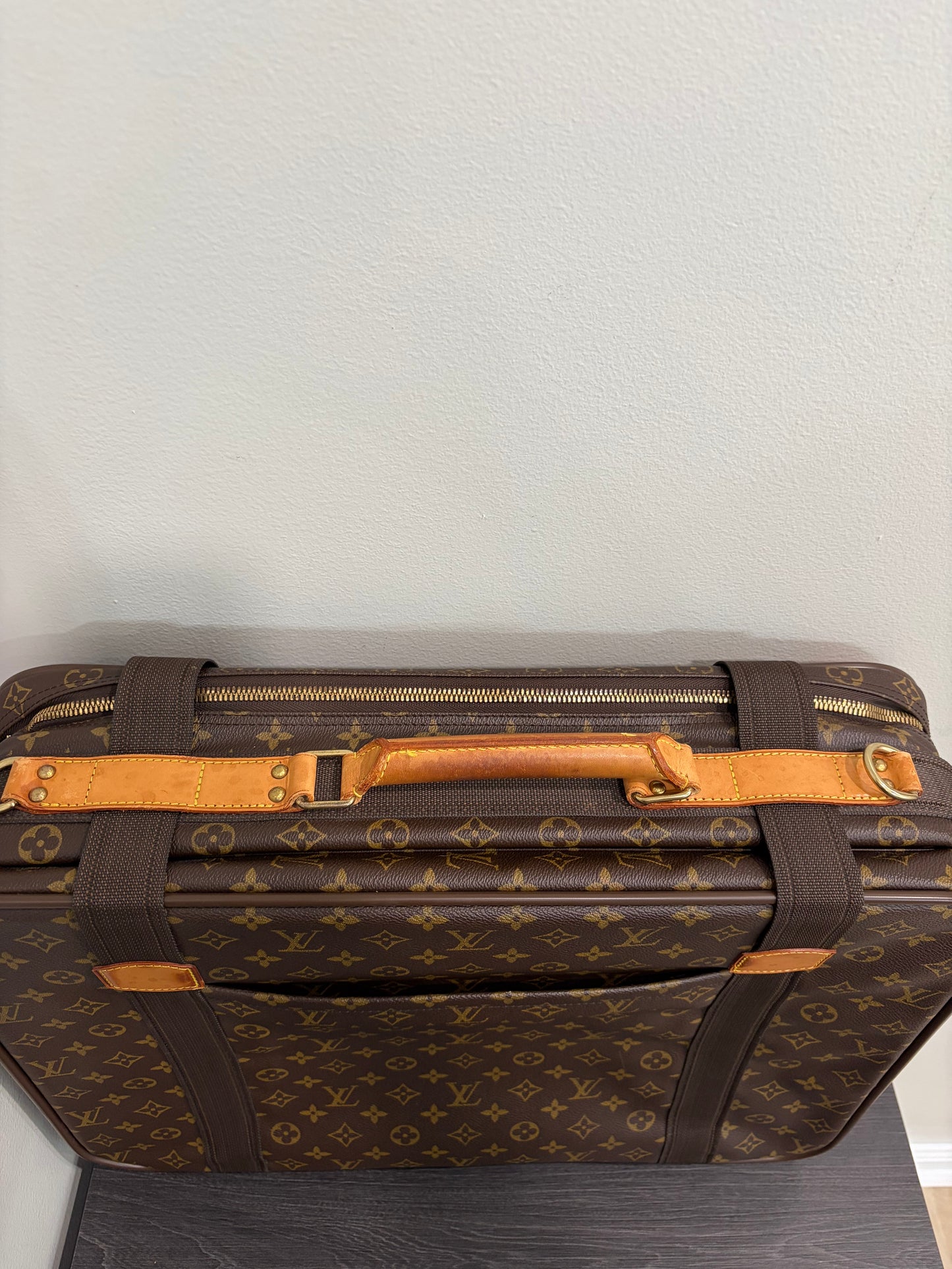 #3201 LOUIS VUITTON Monogram Satellite 53 Luggage
