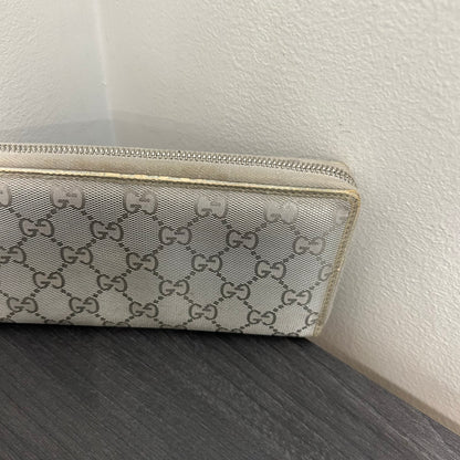 #207 GUCCI  Zip Wallet