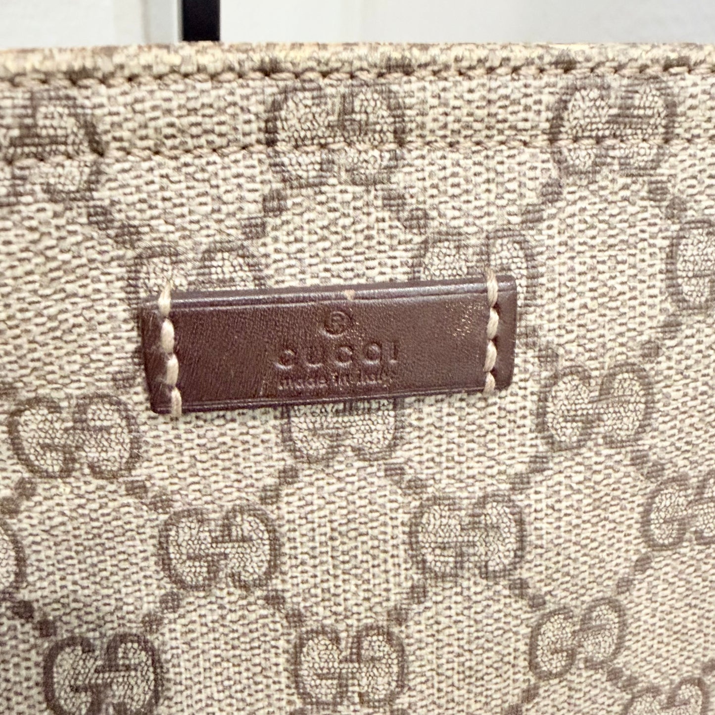 #8218 GUCCI Messenger