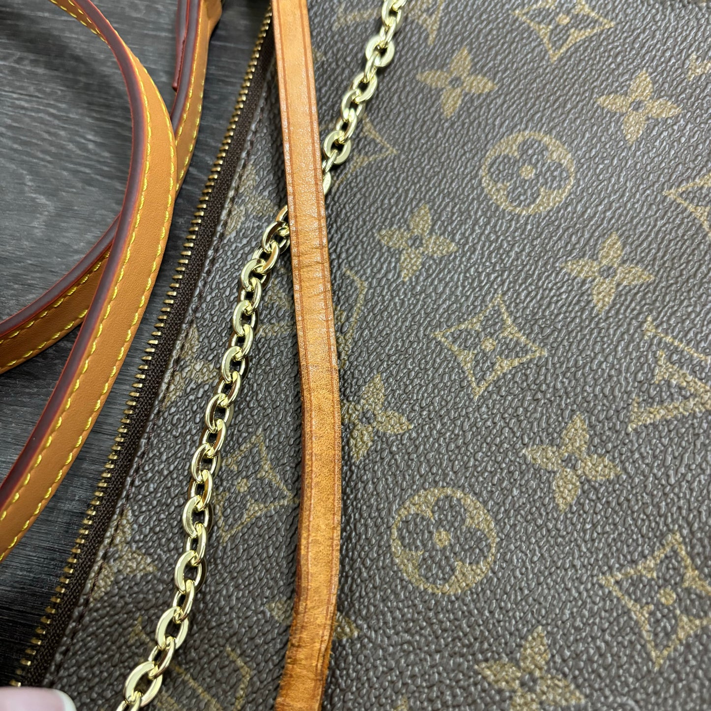 #244 LOUIS VUITTON Pochette