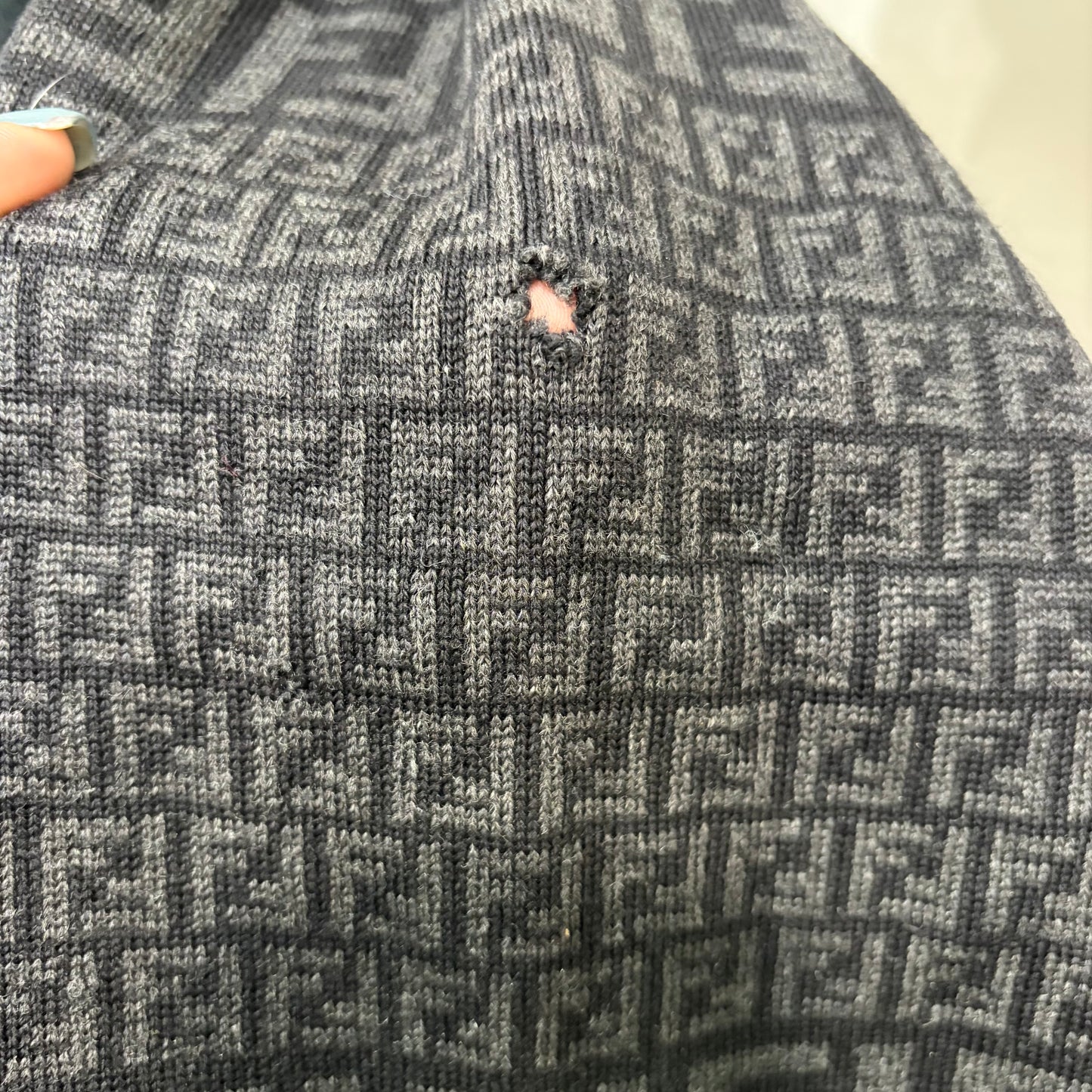 8834 FENDI Black Scarf