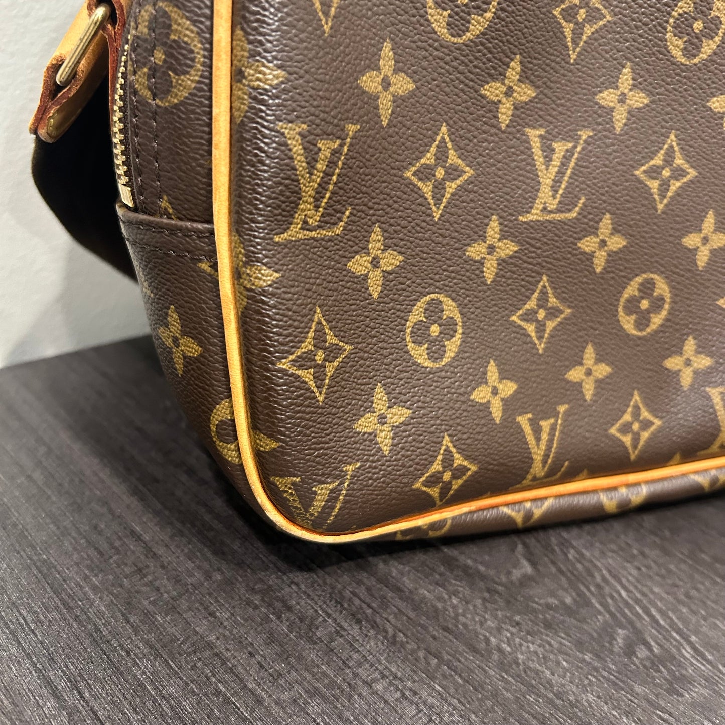 #414 LOUIS VUITTON Reporter PM