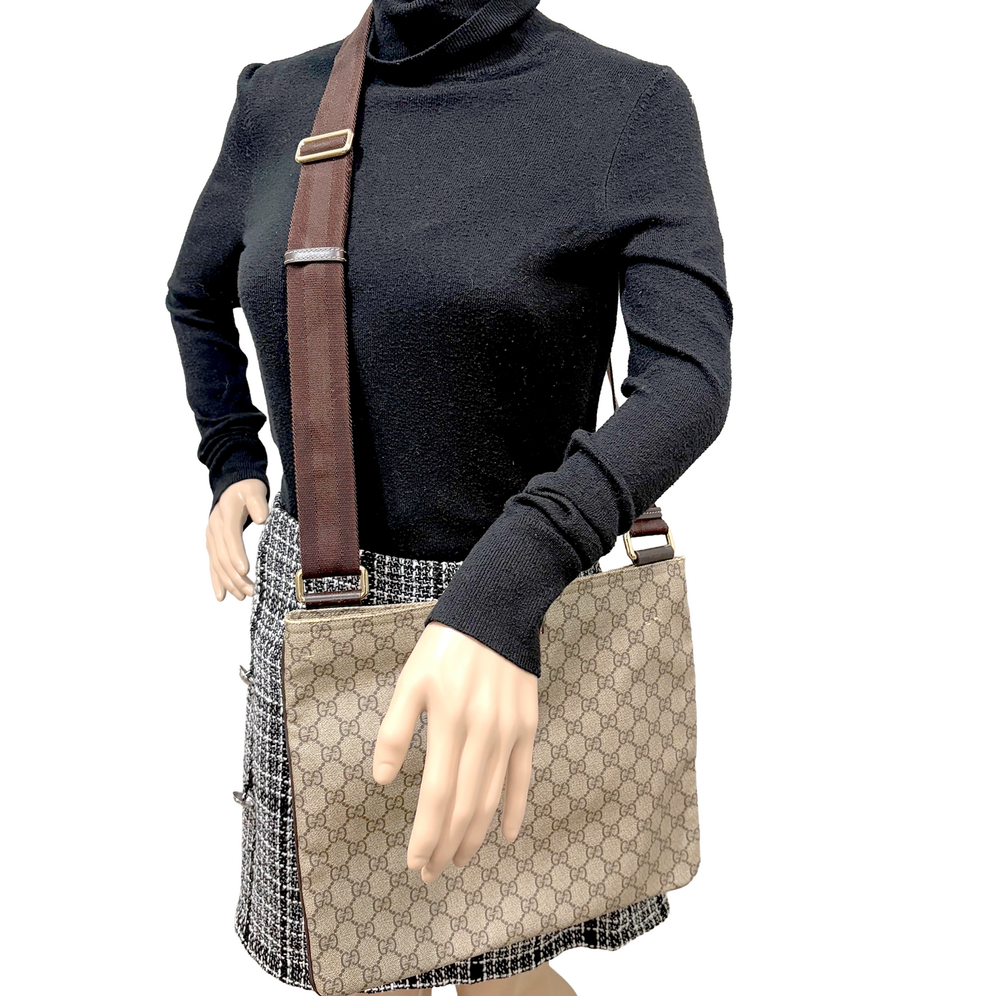 #8218 GUCCI Messenger