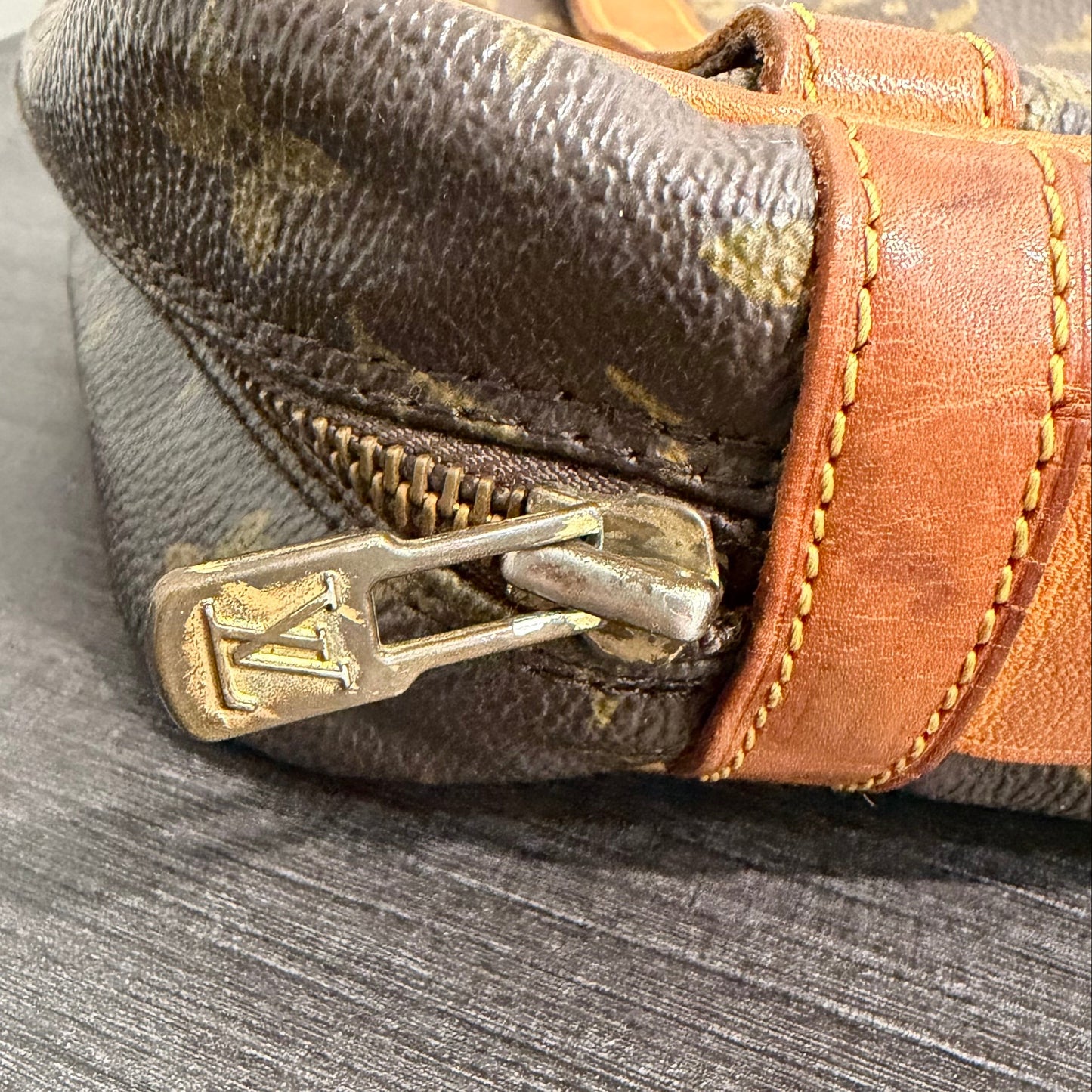 BF-06 LOUIS VUITTON Clutch