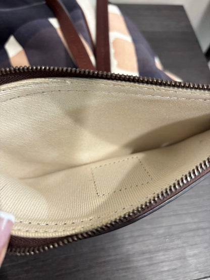 8870 BURBERRY Canvas Tote
