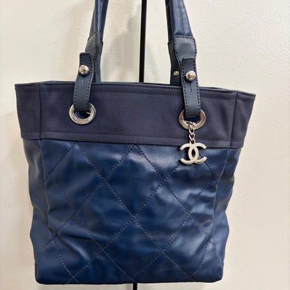 8894 CHANEL Quilted Navy Biarritz Tote