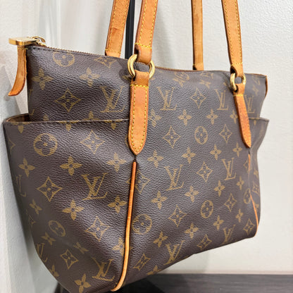 #3202 LOUIS VUITTON Monogram Totally PM