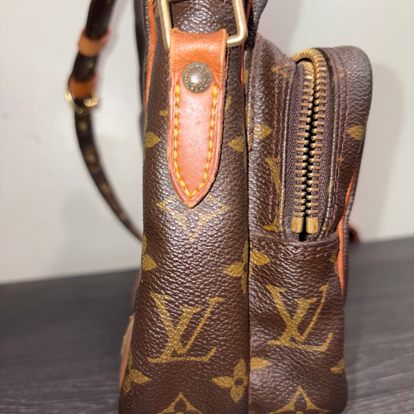 8911 LOUIS VUITTON Monogram Amazone MM Crossbody