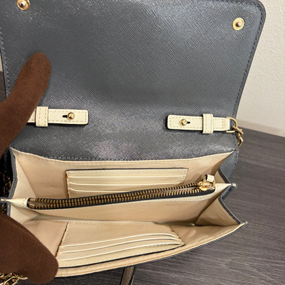 1215-06 MARC JACOBS Leather Snapshot Crossbody Wallet