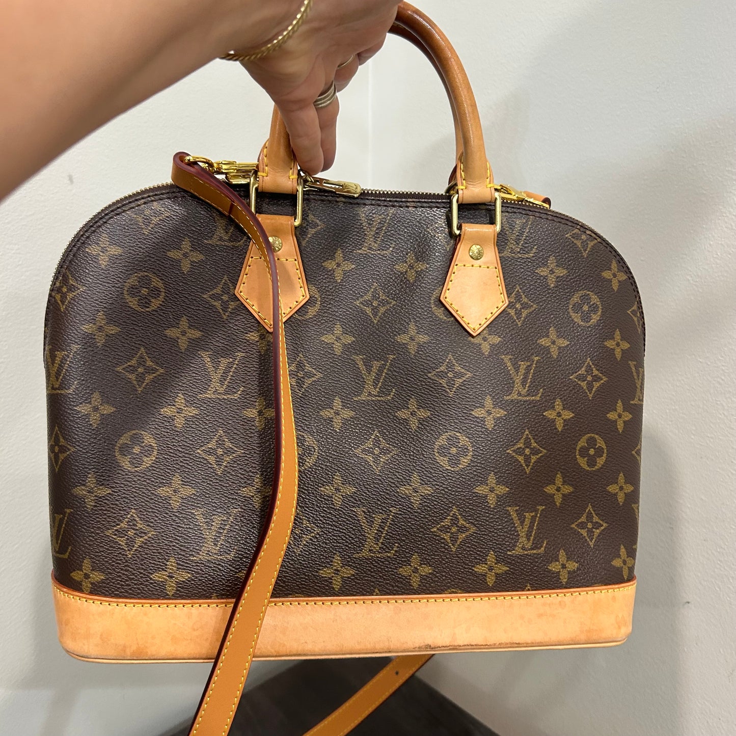 #201 LOUIS VUITTON Alma PM