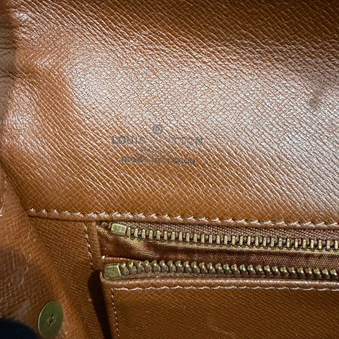 #8242 LOUIS VUITTON Monogram Dame 26 with Removable Chain