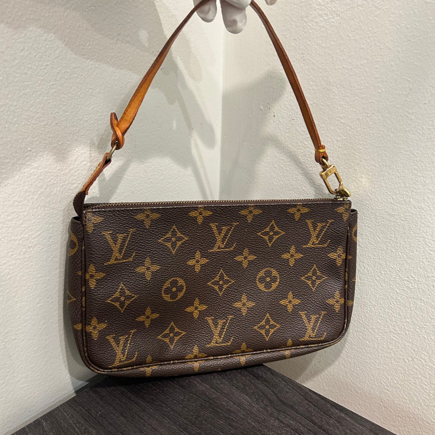 #302 LOUIS VUITTON Pochette
