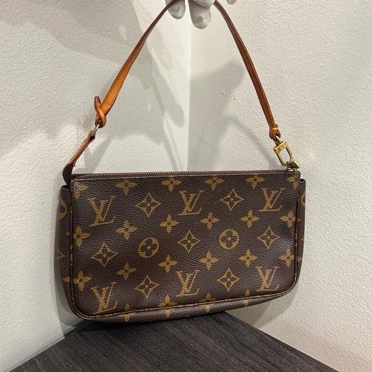 #302 LOUIS VUITTON Pochette
