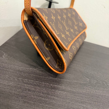 #1109 LOUIS VUITTON Twin Pochette GM