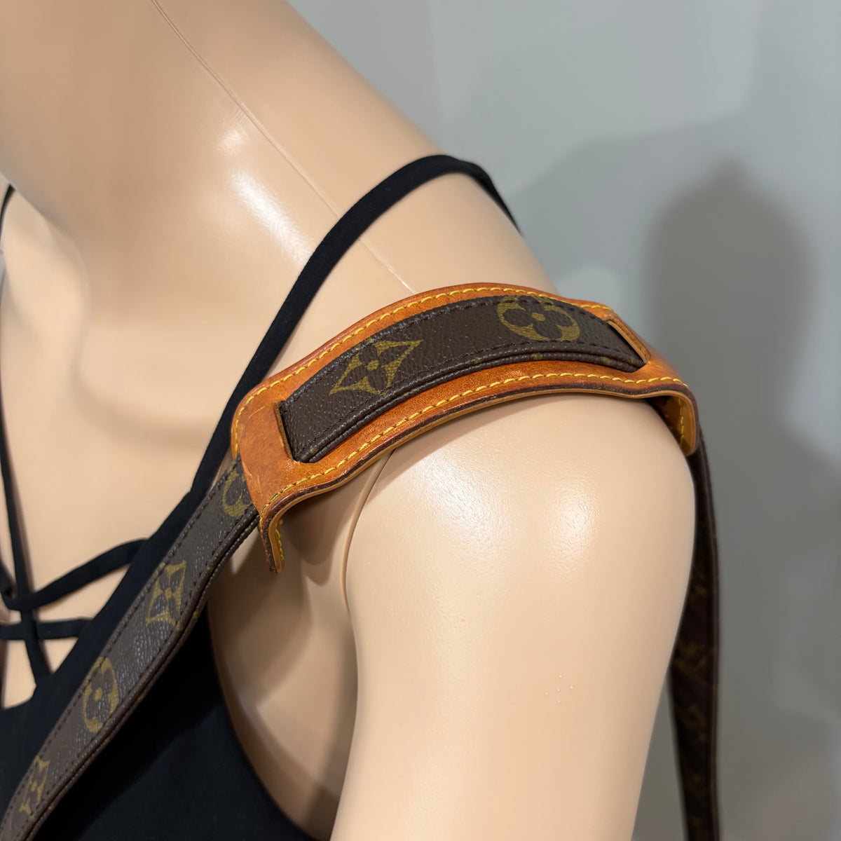 #108 LOUIS VUITTON Nile Crossbody