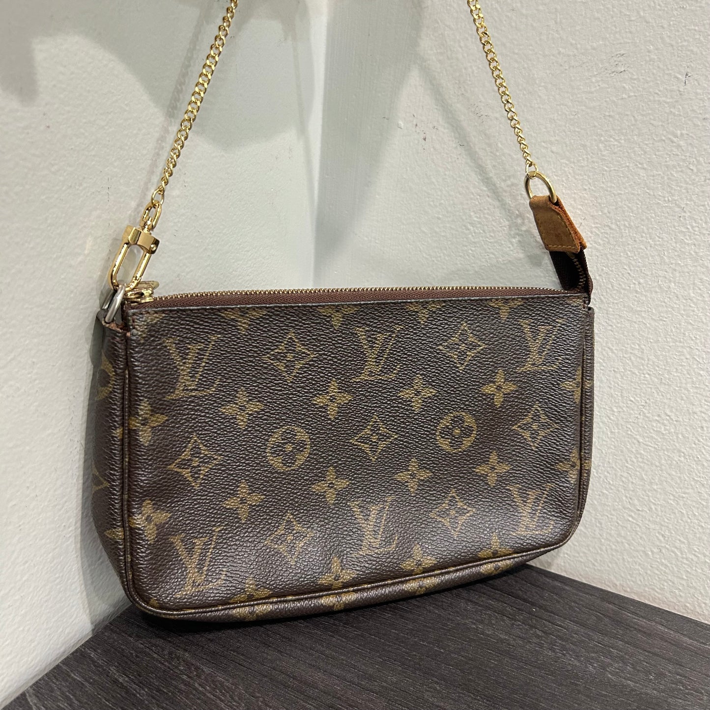 CLEARANCE #1006 LOUIS VUITTON Monogram Pochette