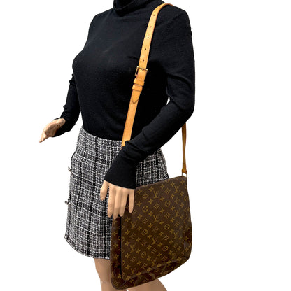 #8261 LOUIS VUITTON Musette GM