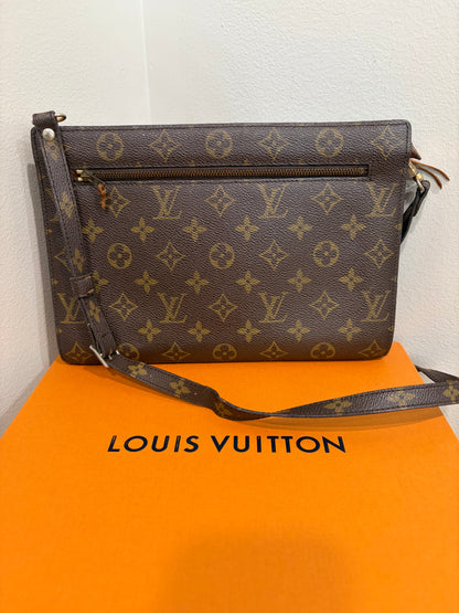 #8204 LOUIS VUITTON Vintage Sac Enghien (Rare Find!)