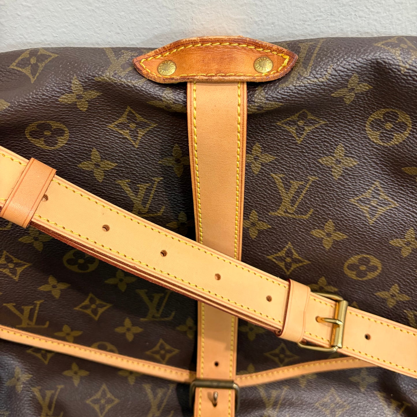 #8213 LOUIS VUITTON Monogram Saumur 35 Crossbody