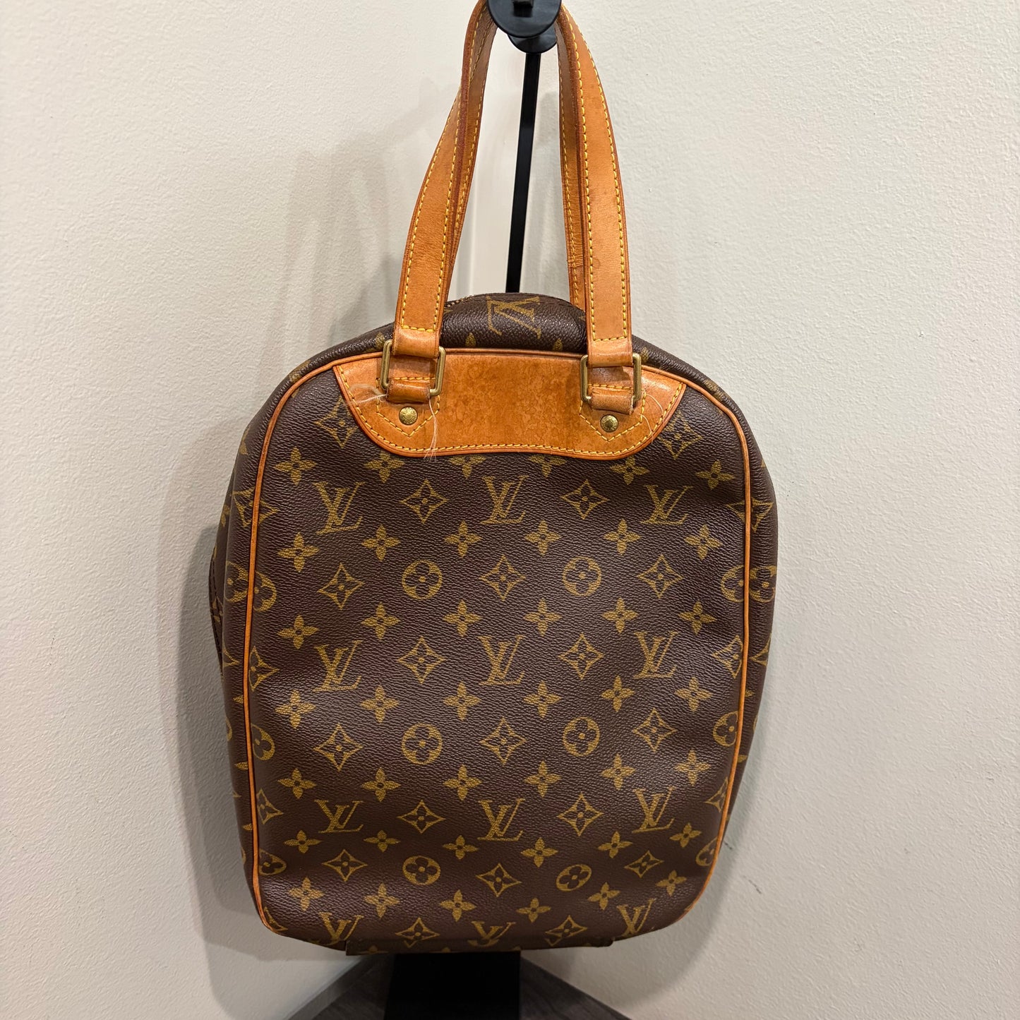 8913 LOUIS VUITTON Monogram Excursion