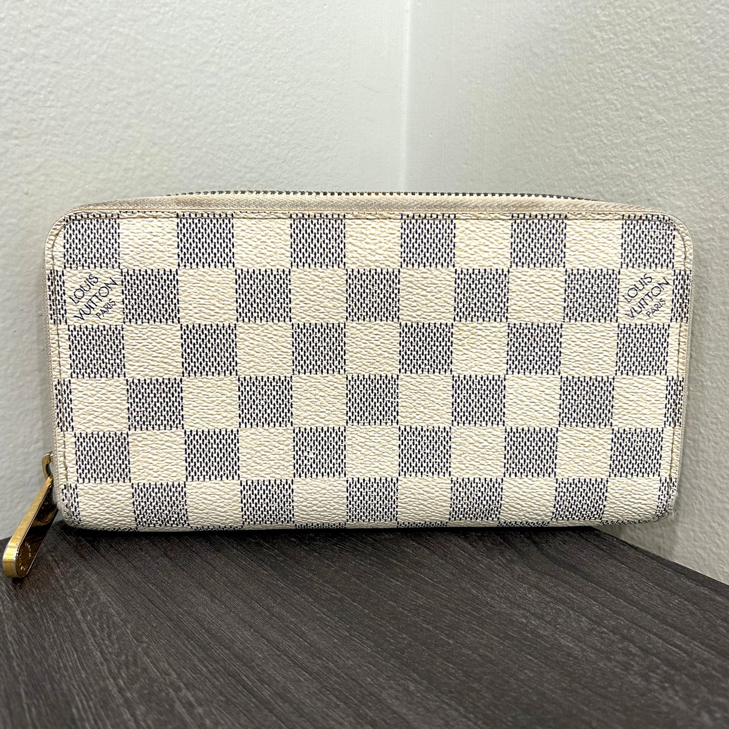 SOLD! Louis Vuitton Damier Zippy Wallet