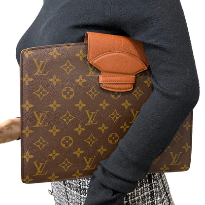 BF-05 LOUIS VUITTON Monogram Courcelles Clutch
