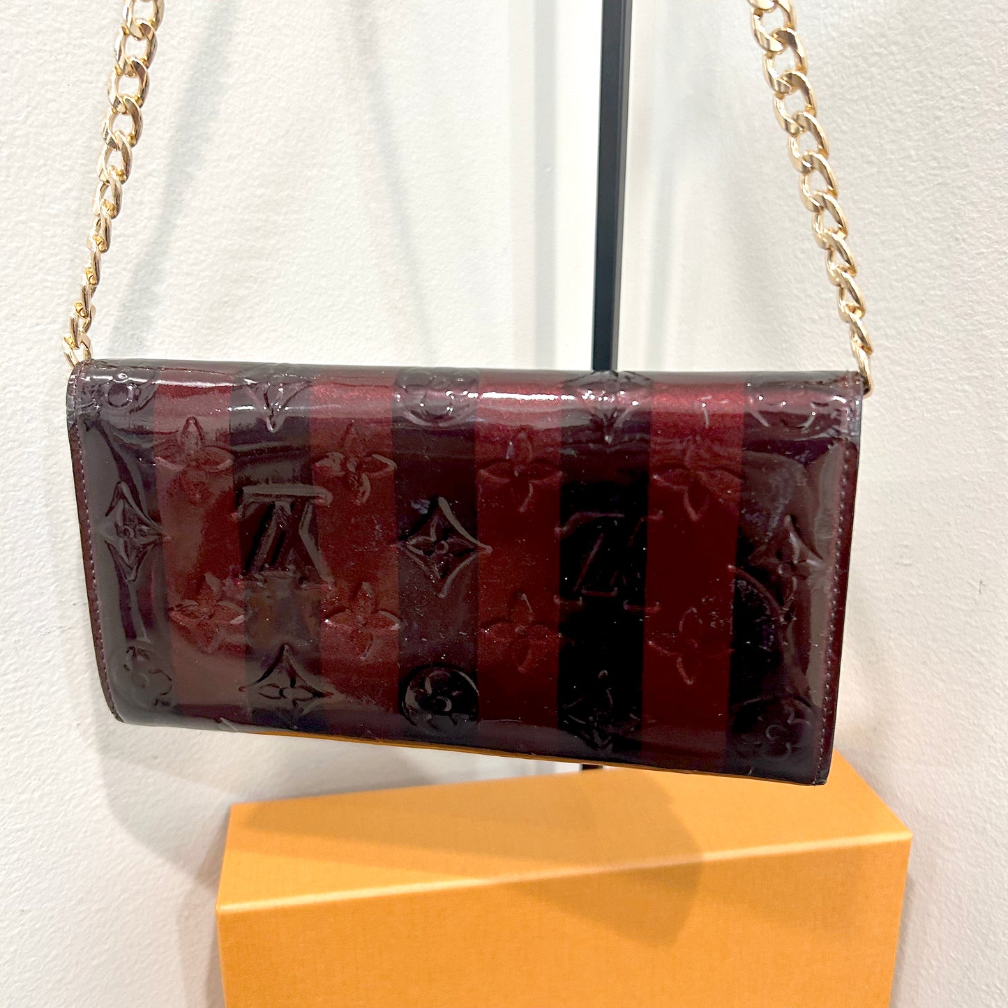 1008 LOUIS VUITTON Striped Vernis Long Wallet with Storage Box