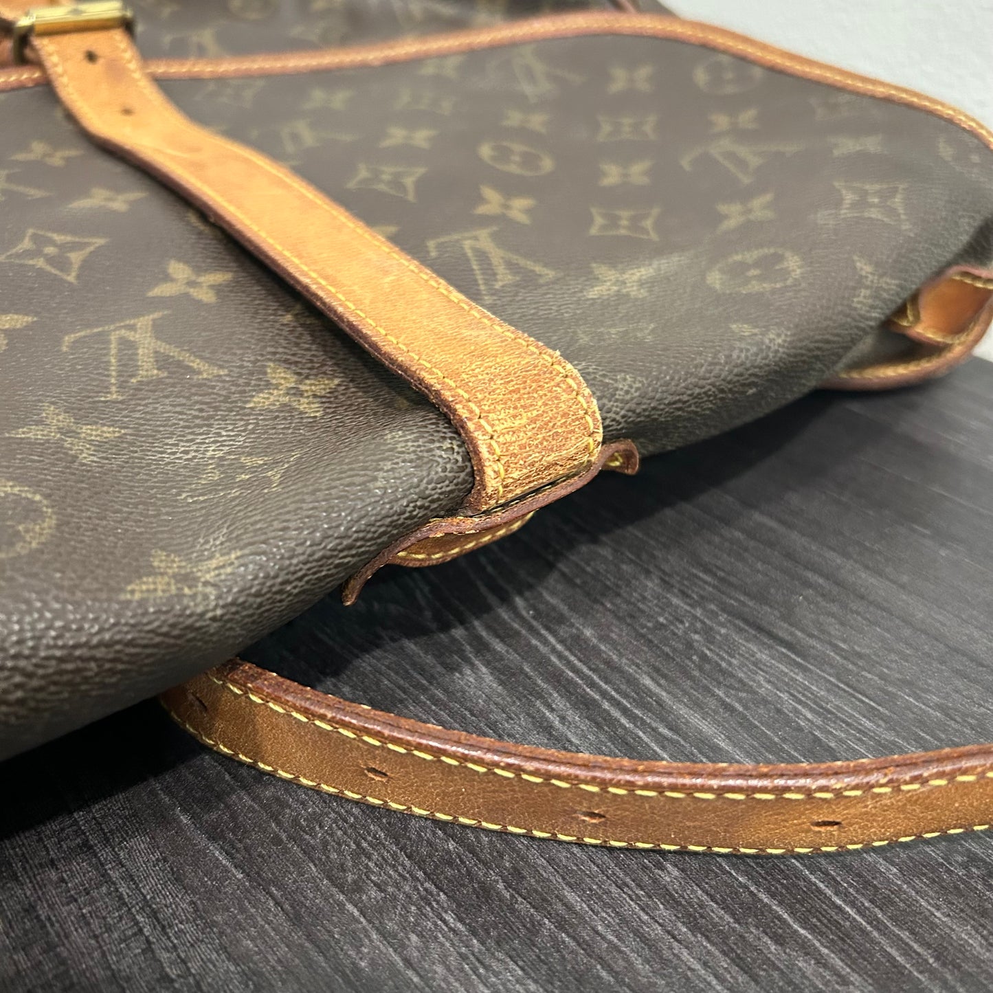 #412 LOUIS VUITTON Samur 35