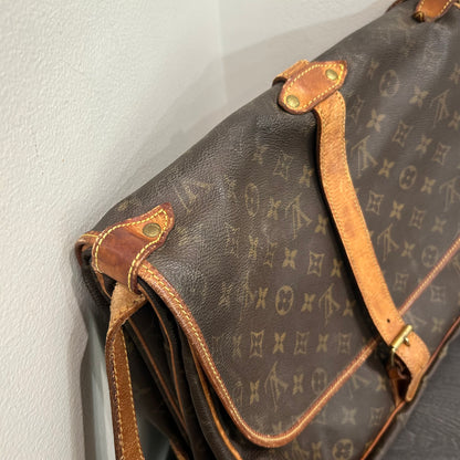 #412 LOUIS VUITTON Samur 35