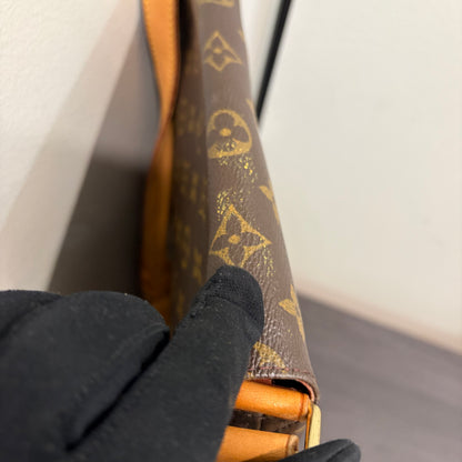 #8261 LOUIS VUITTON Musette GM