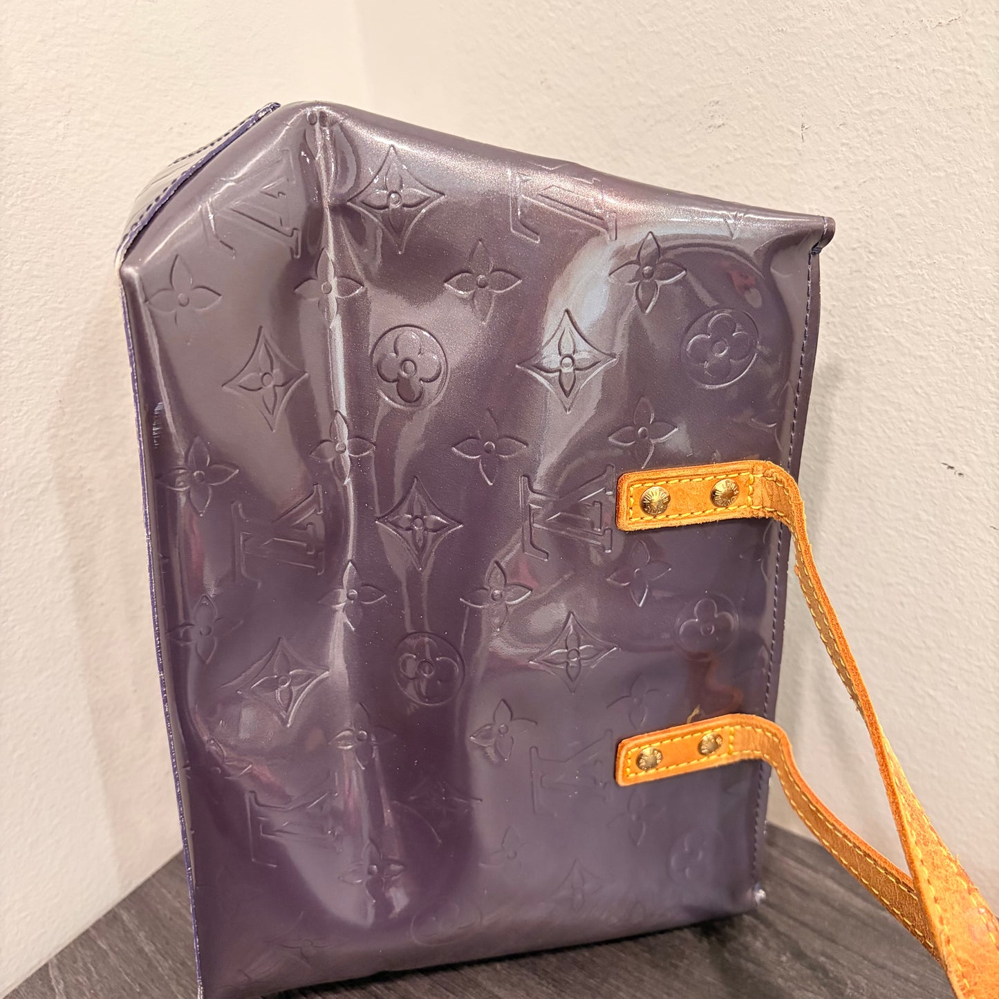 #8201 LOUIS VUITTON Purple Vernis Reade PM