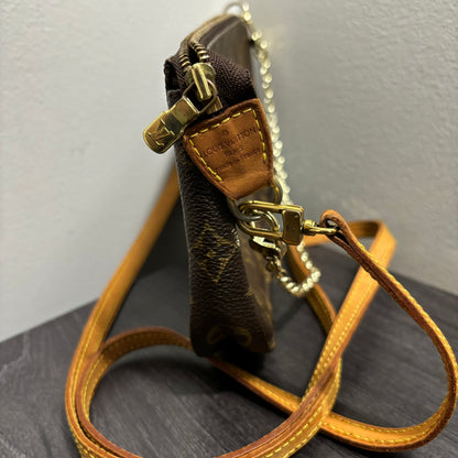 #236 LOUIS VUITTON Pochette