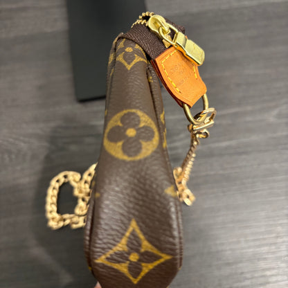 1117 LOUIS VUITTON Pochette
