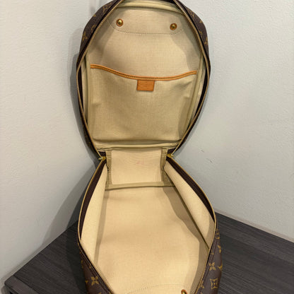 8913 LOUIS VUITTON Monogram Excursion