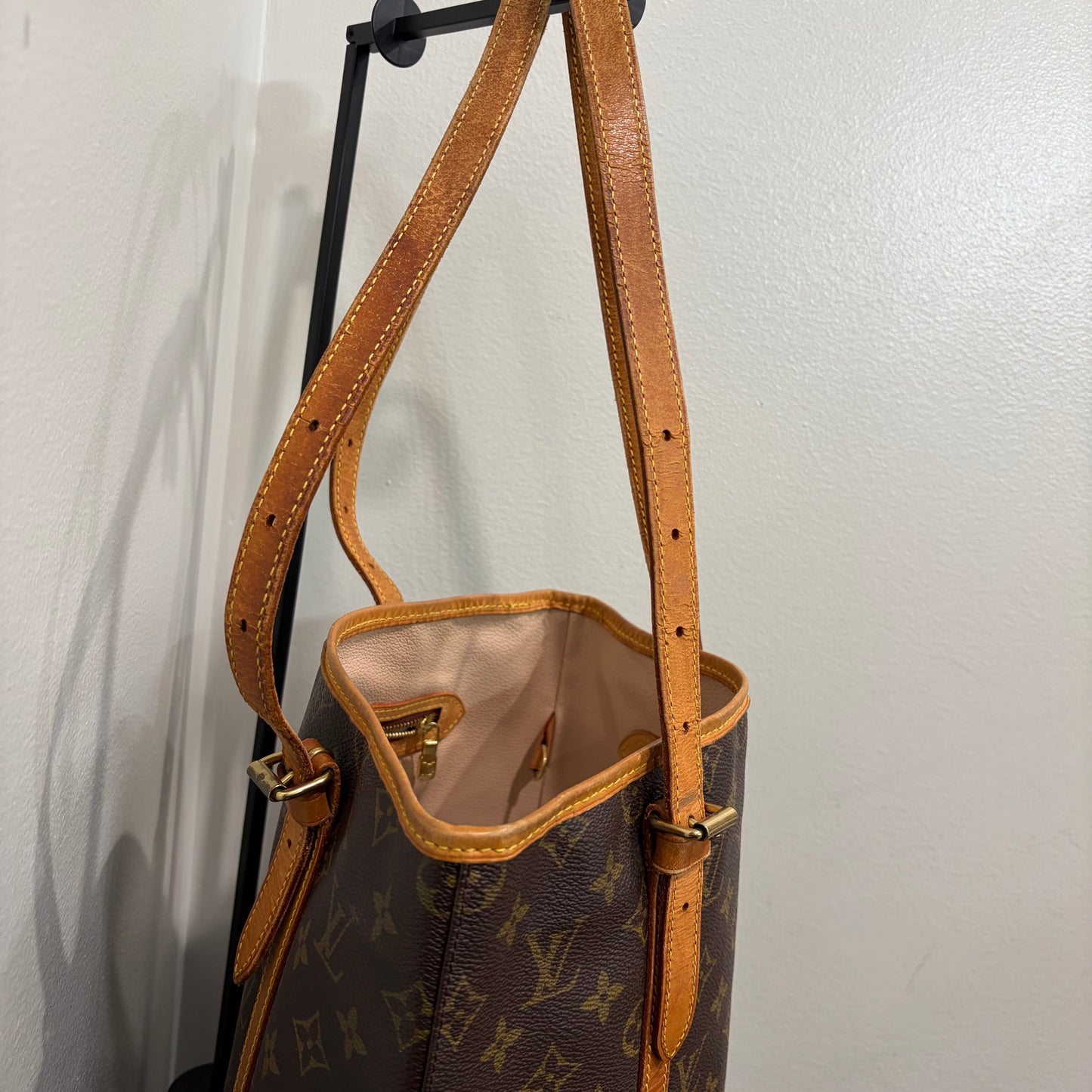 #8202 LOUIS VUITTON Monogram Bucket GM