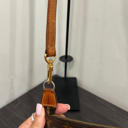 1058 LOUIS VUITTON Pochette