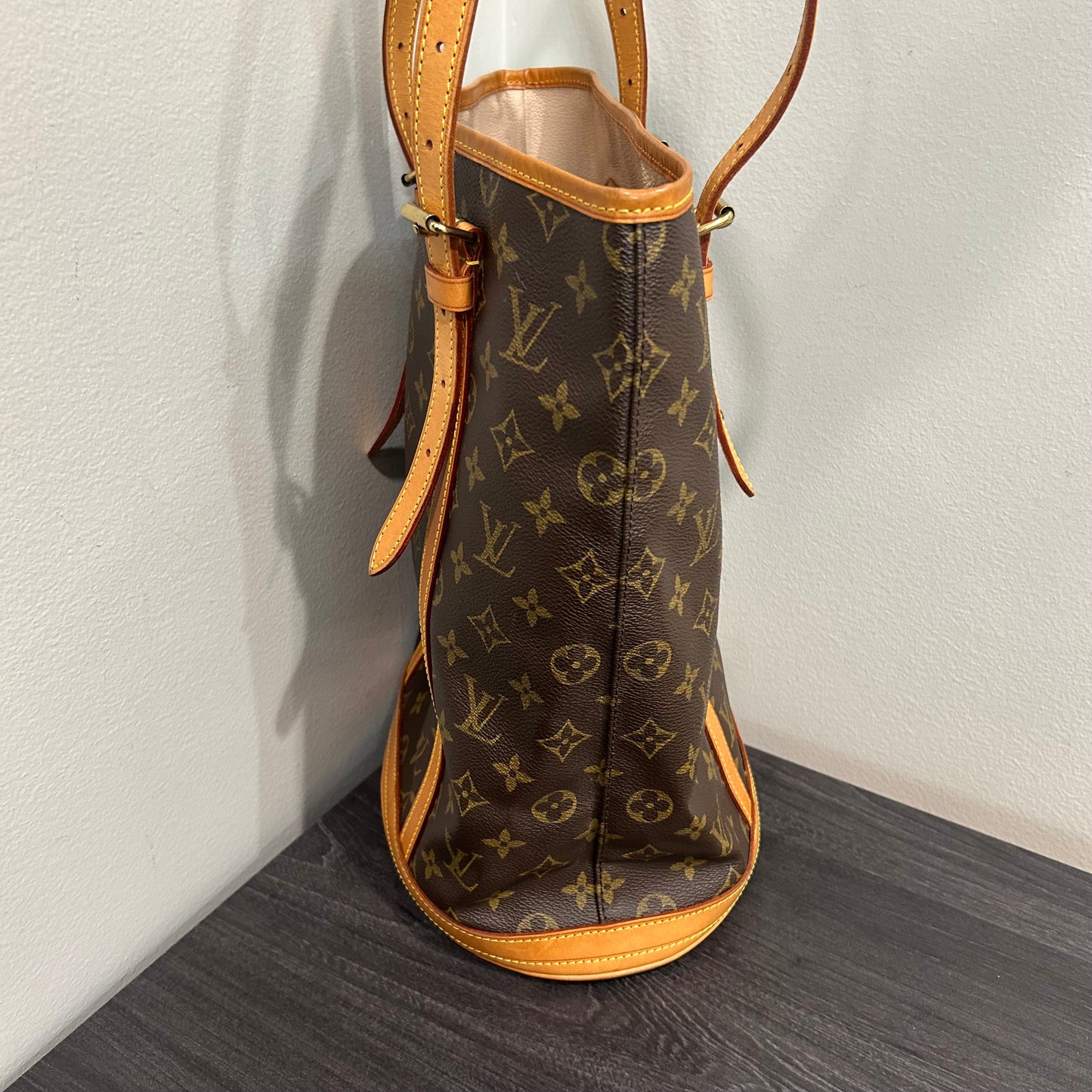 #318 LOUIS VUITTON Bucket GM