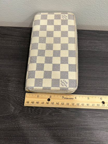 SOLD! Louis Vuitton Damier Zippy Wallet