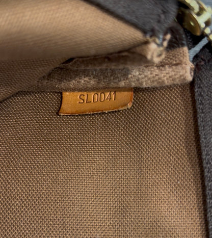 1124 LOUIS VUITTON Pochette