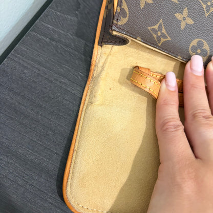 #1109 LOUIS VUITTON Twin Pochette GM