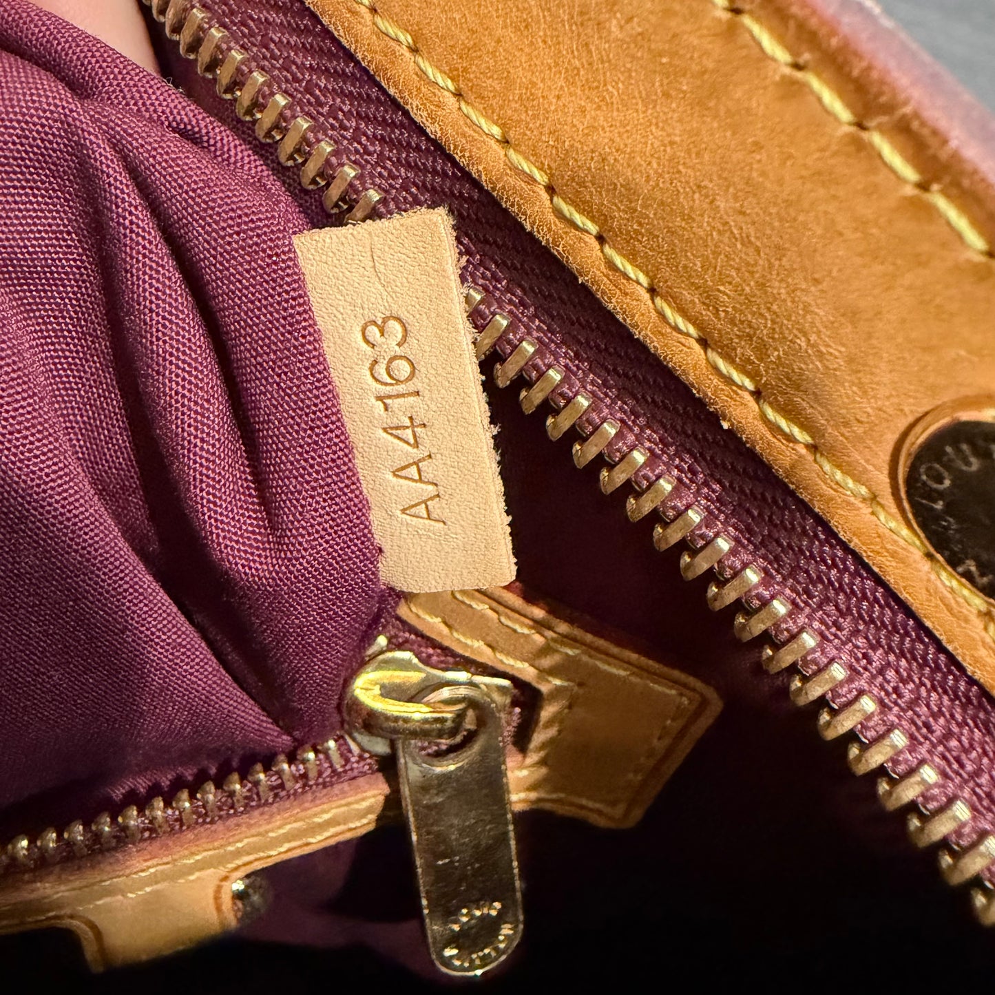 8891 LOUIS VUITTON Burgundy Vernis Brea MM