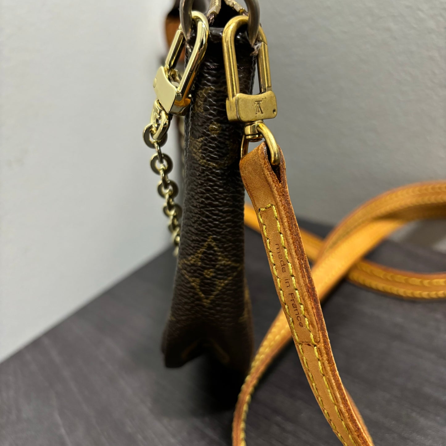 #236 LOUIS VUITTON Pochette