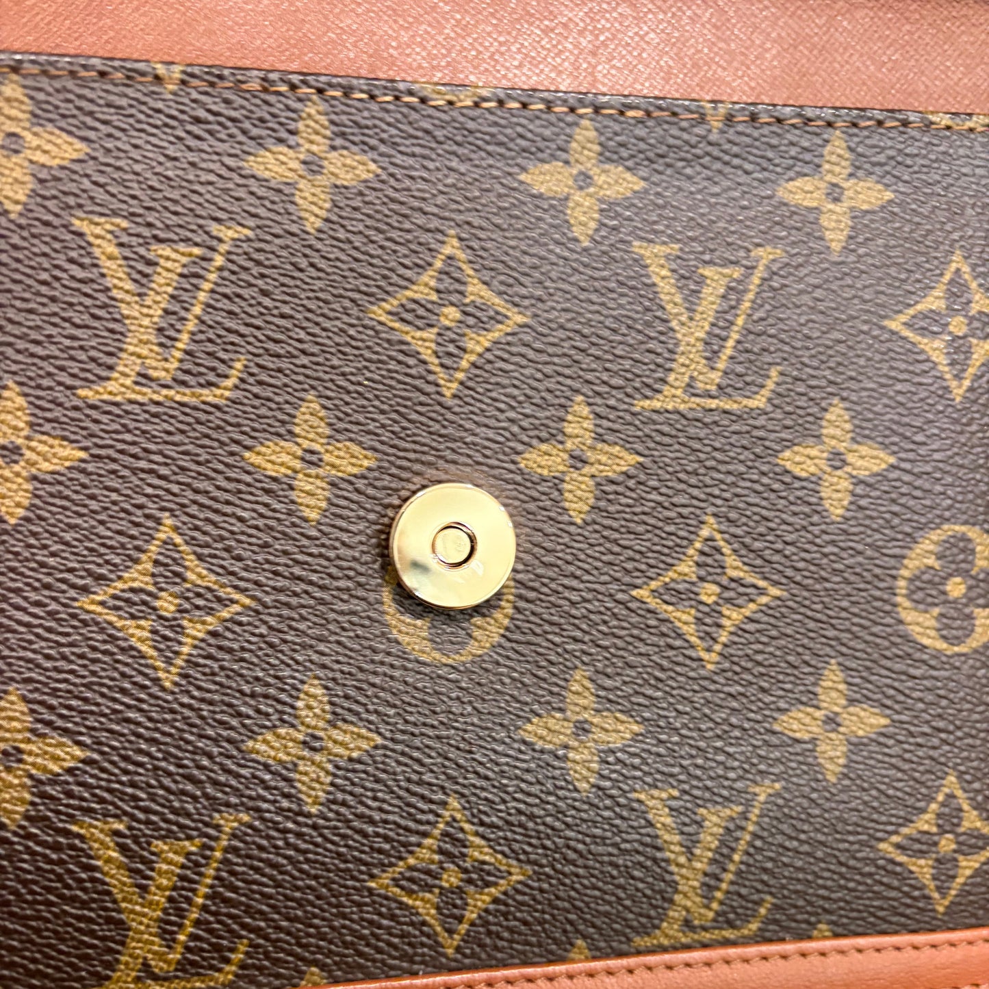 #1101-08 LOUIS VUITTON Monogram Dame 28 with Removable Chain
