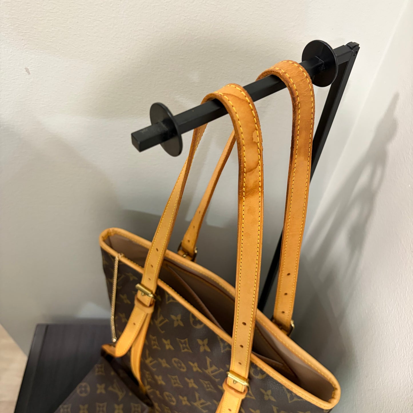 #1108 LOUIS VUITTON Monogram Bucket GM