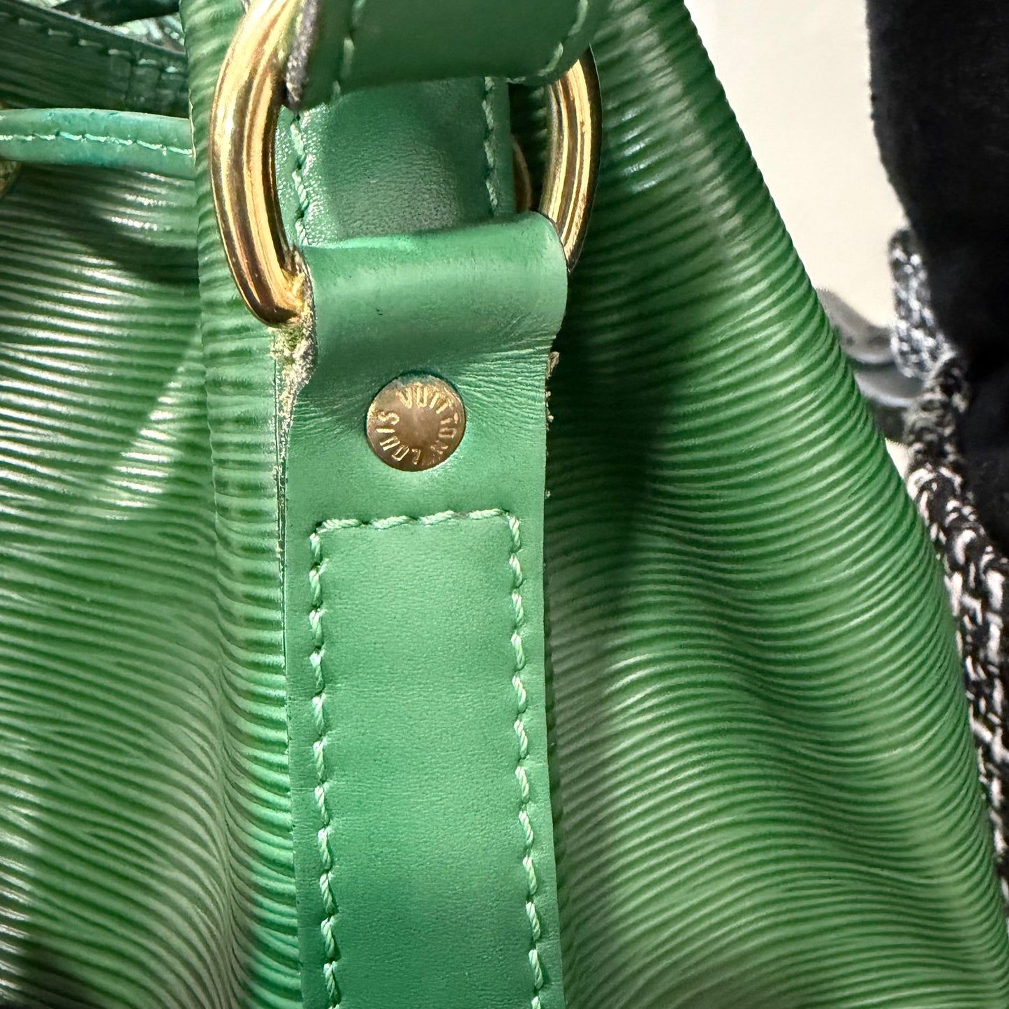 #8257 LOUIS VUITTON Green Petit Noe